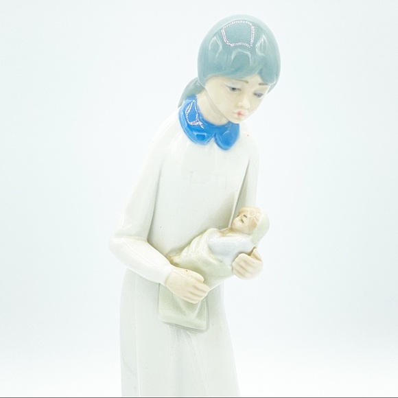 Vintage - Casades Porcelain Figurine Of A Mother with Baby - Picture 2 of 10